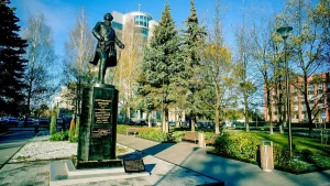 Памятник в сквере им. графа П. Шувалова