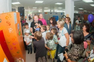 Дети отмечать день рождения
