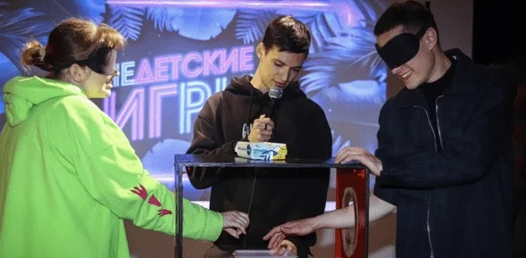 Трое играют вслепую в клубе «Недетские игры»