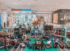Миниатюрный город из Лего в «Starbricks»