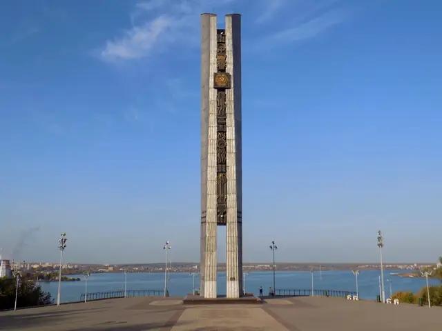 Монумент «Дружба народов» и лестница к пруду, Ижевск