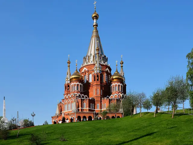 Территория Свято-Михайловского собора, Ижевск